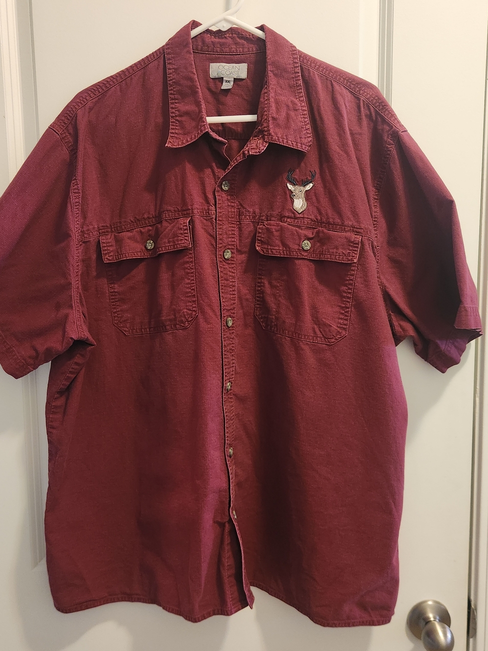 Short-Sleeve Button-Up Shirt With Buck- Burgundy-hunting